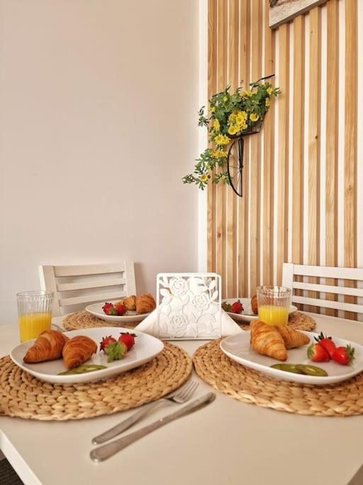 Acogedor Piso Con Terraza Y Parking! Appartement Benalmádena Buitenkant foto