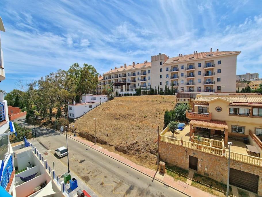 Acogedor Piso Con Terraza Y Parking! Appartement Benalmádena Buitenkant foto