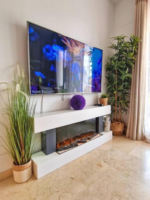 Acogedor Piso Con Terraza Y Parking! Appartement Benalmádena Buitenkant foto