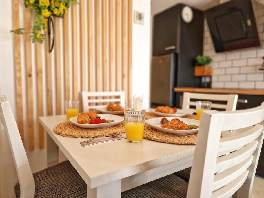 Acogedor Piso Con Terraza Y Parking! Appartement Benalmádena Buitenkant foto