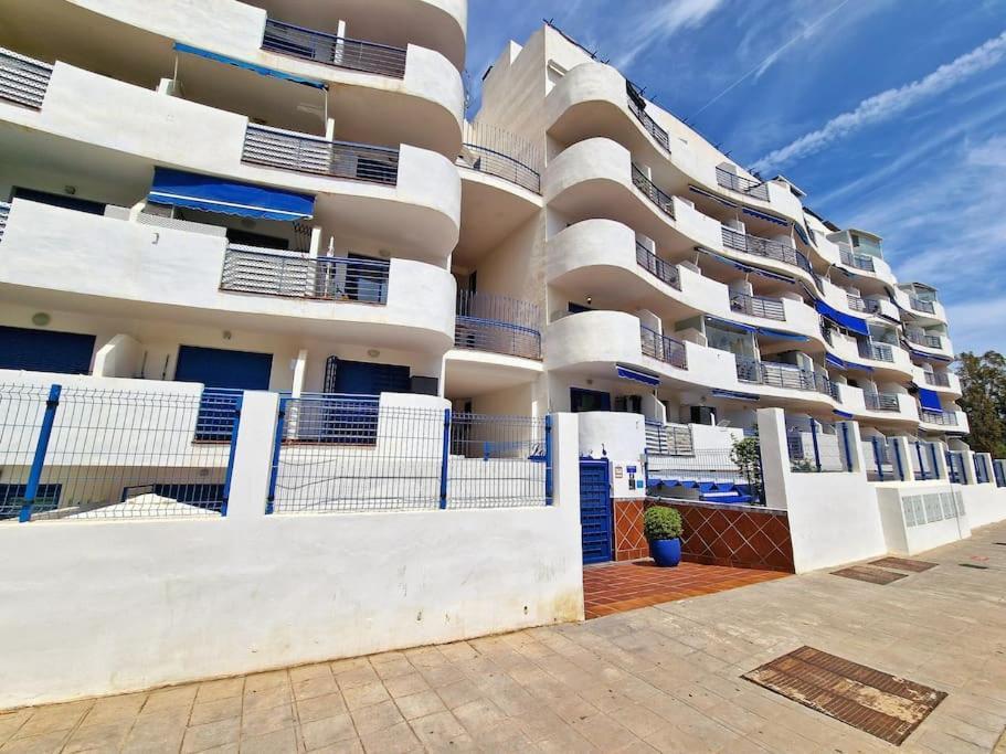Acogedor Piso Con Terraza Y Parking! Appartement Benalmádena Buitenkant foto