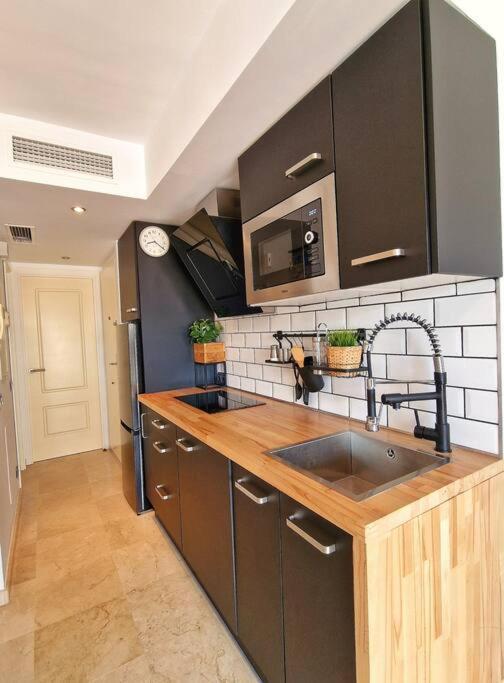 Acogedor Piso Con Terraza Y Parking! Appartement Benalmádena Buitenkant foto